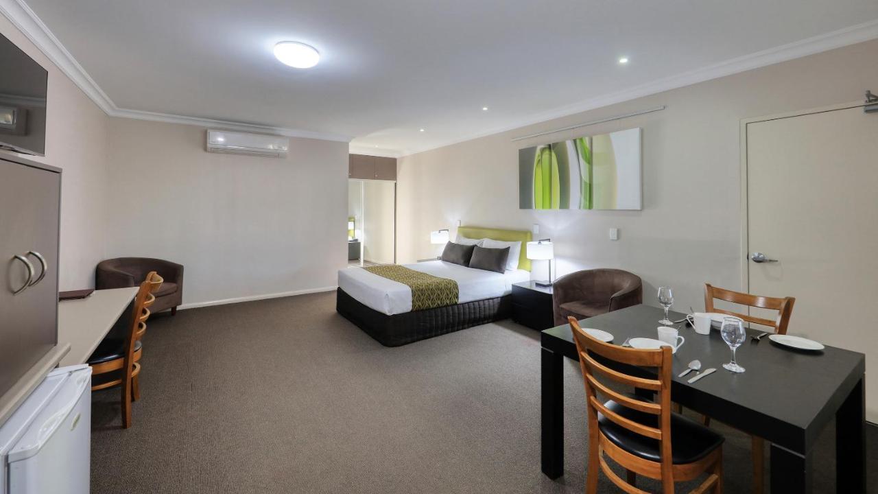 Drovers Motor Inn 달비 외부 사진