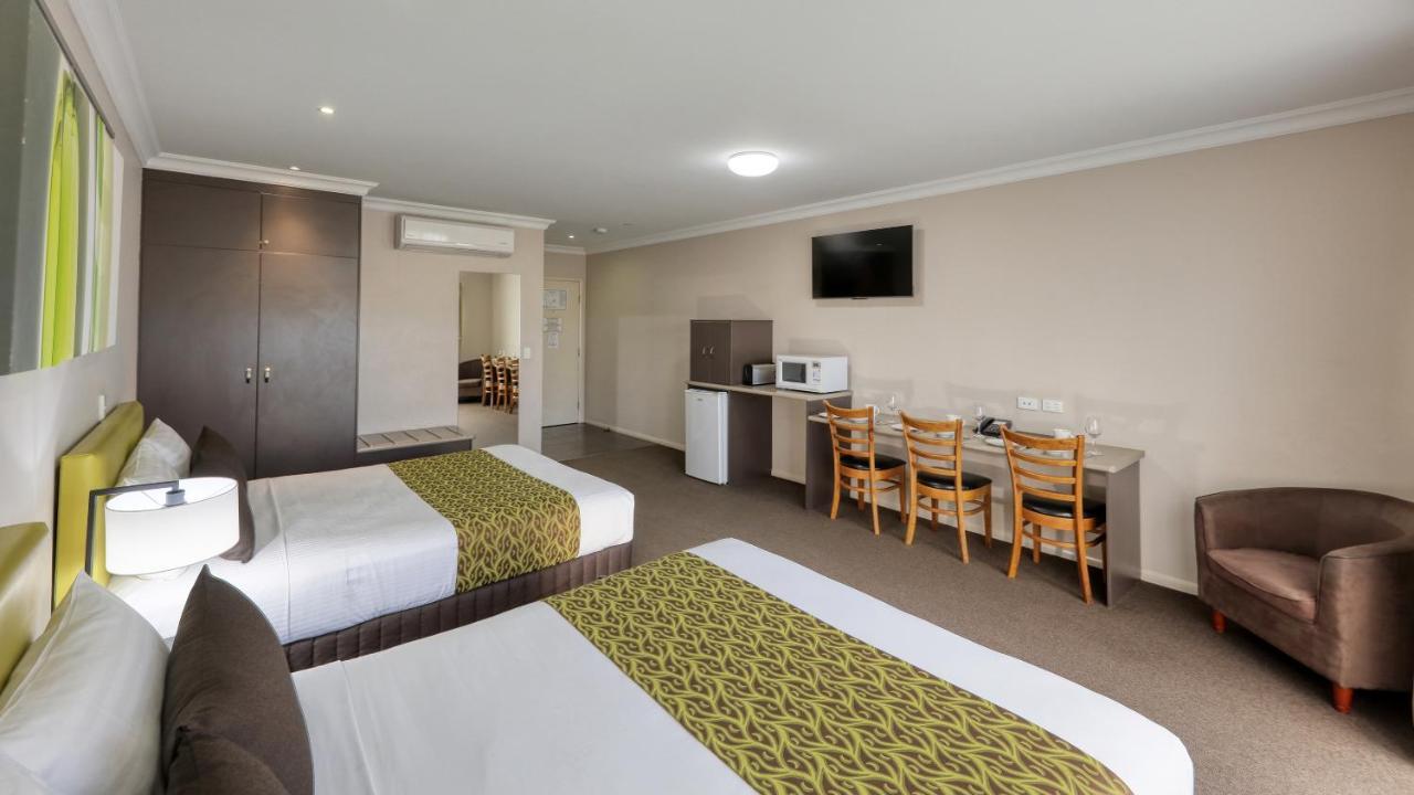Drovers Motor Inn 달비 외부 사진